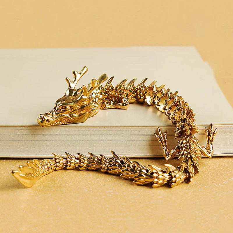 Goldener Drache mit beweglichen Gelenken