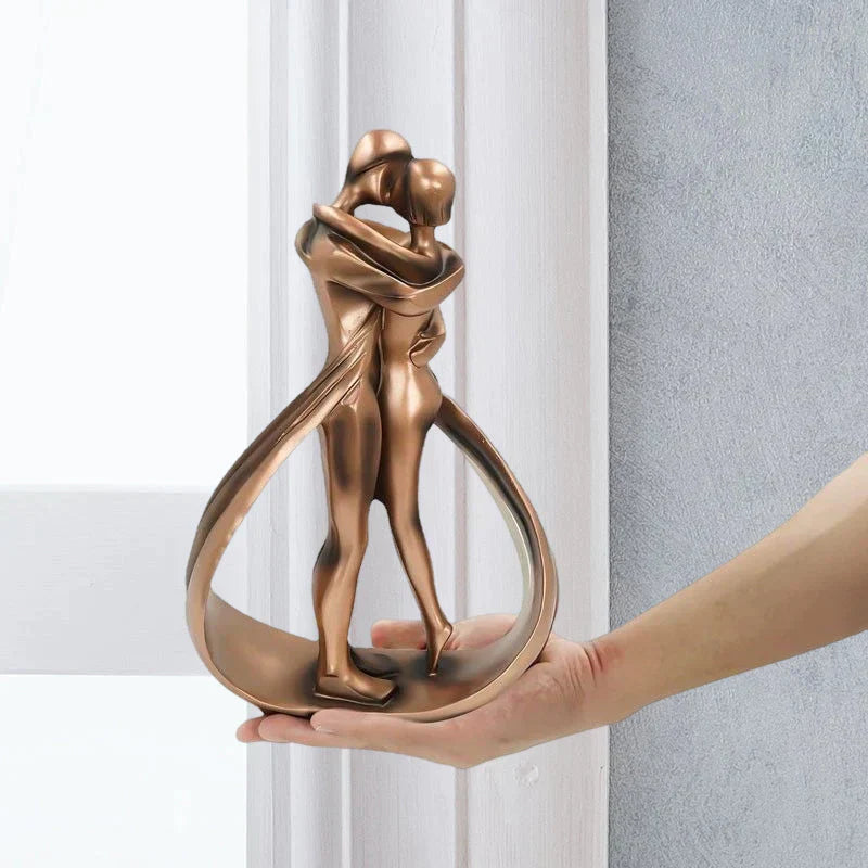 Paar Umarmung Skulptur aus Harz