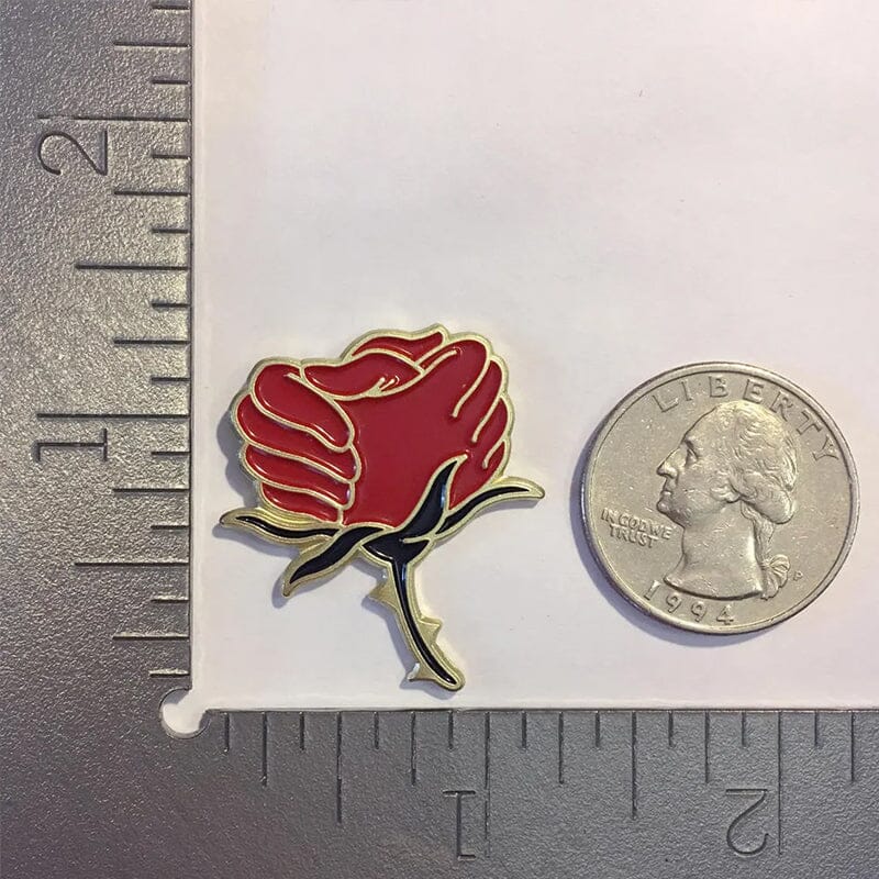 Rote Rosen-Emaillierte Brosche mit Kristallakzenten