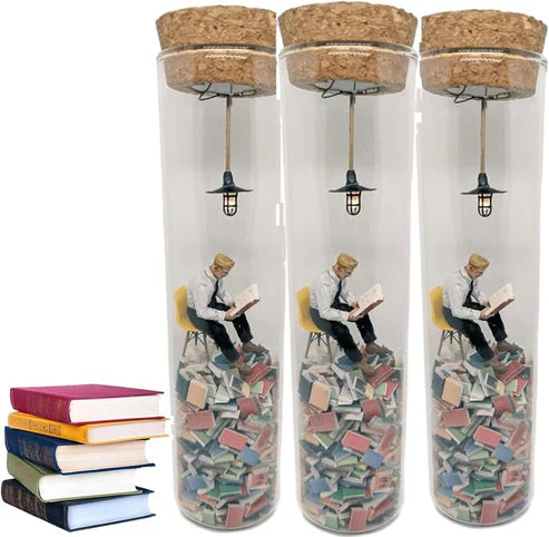 Miniaturische Leselampe im Glas